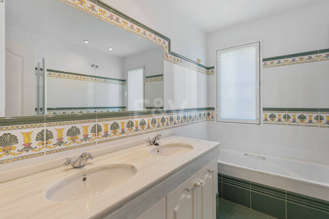 Mediterranean Villa with Sea Views in Elviria-Marbella
