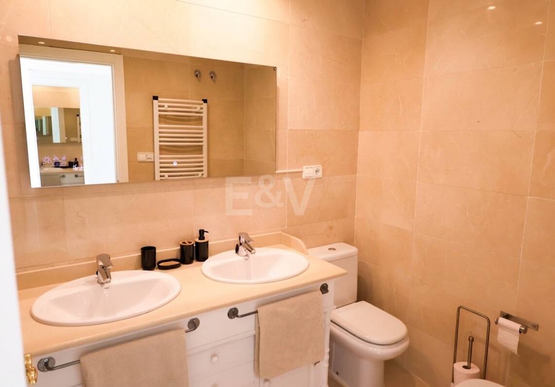 Apartament z oszałamiającymi widokami i licencją turystyczną w Gated Golf Resort
