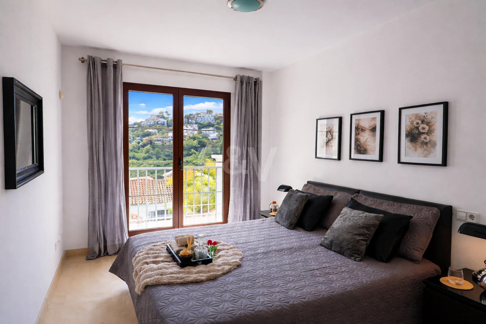 Apartment with Stunning Views and Tourist Licence in Gated Golf Resort