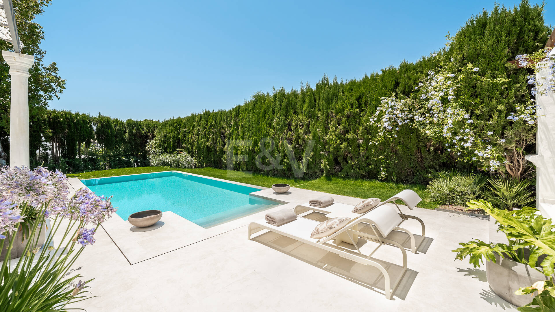 Elegant Fully Furnished One-Level Villa Steps from the Golf Club