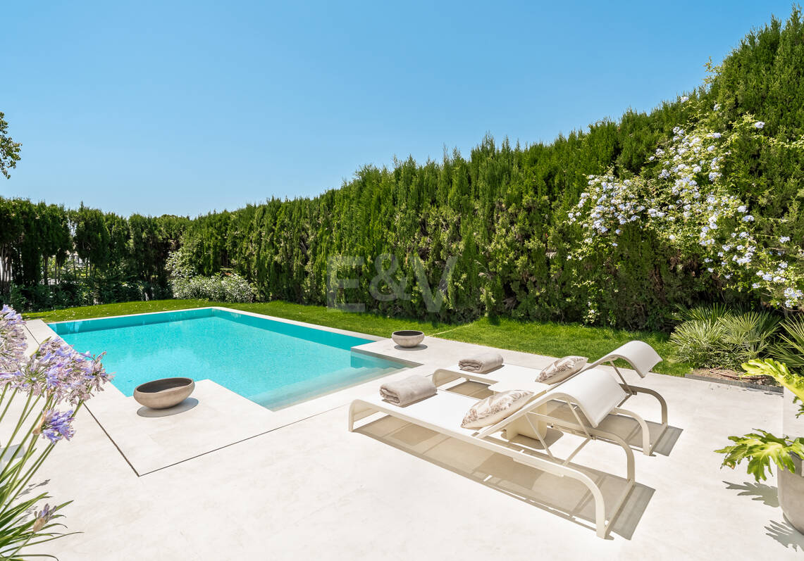 Exklusiver und voll möblierter Bungalow neben dem Golfclub Guadalmina