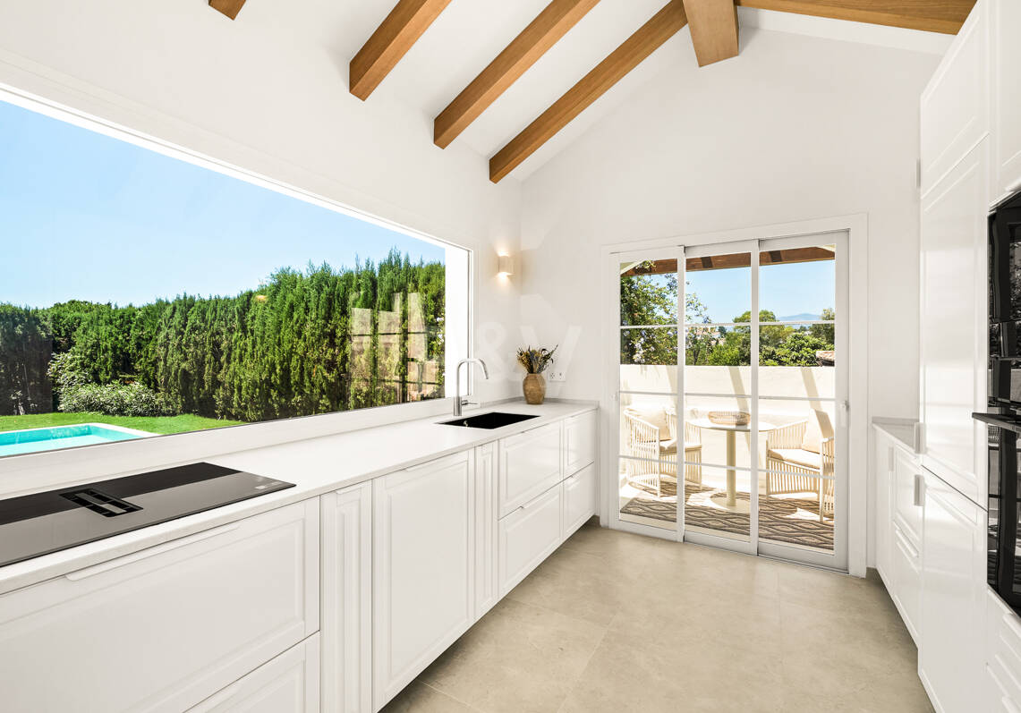 Exklusiver und voll möblierter Bungalow neben dem Golfclub Guadalmina