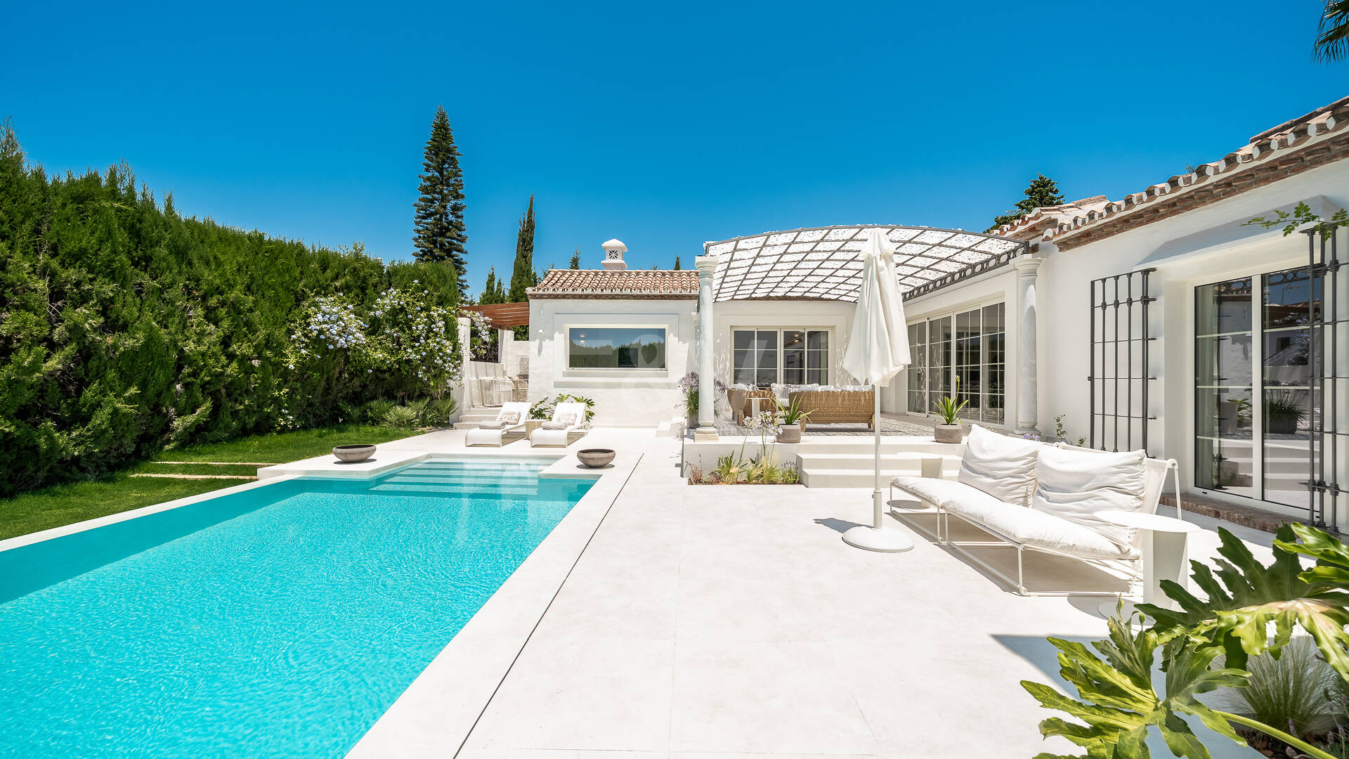 Elegant Fully Furnished One-Level Villa Steps from the Golf Club
