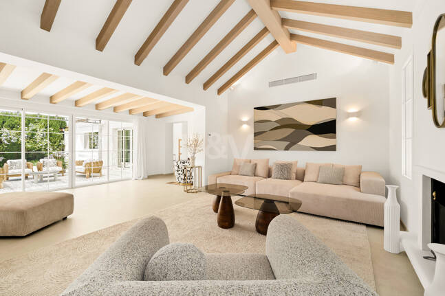 Elegant Fully Furnished One-Level Villa Steps from the Golf Club
