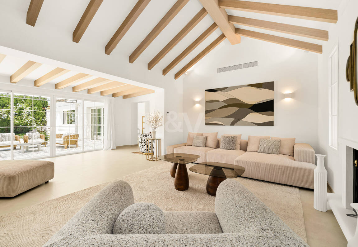 Elegant Fully Furnished One-Level Villa Steps from the Golf Club