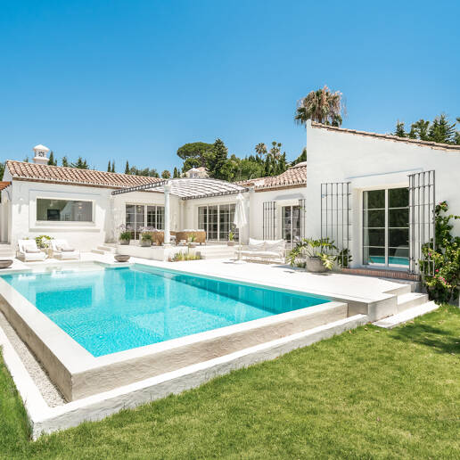 Elegant Fully Furnished One-Level Villa Steps from the Golf Club