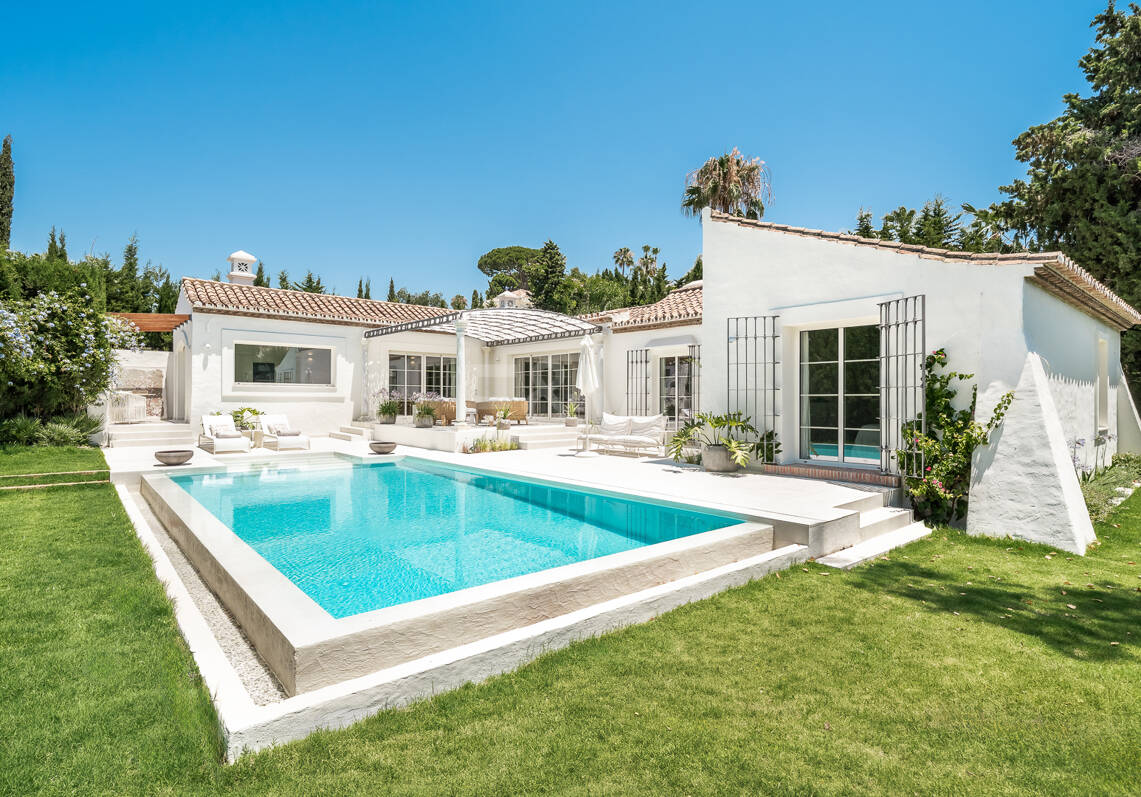 Exklusiver und voll möblierter Bungalow neben dem Golfclub Guadalmina