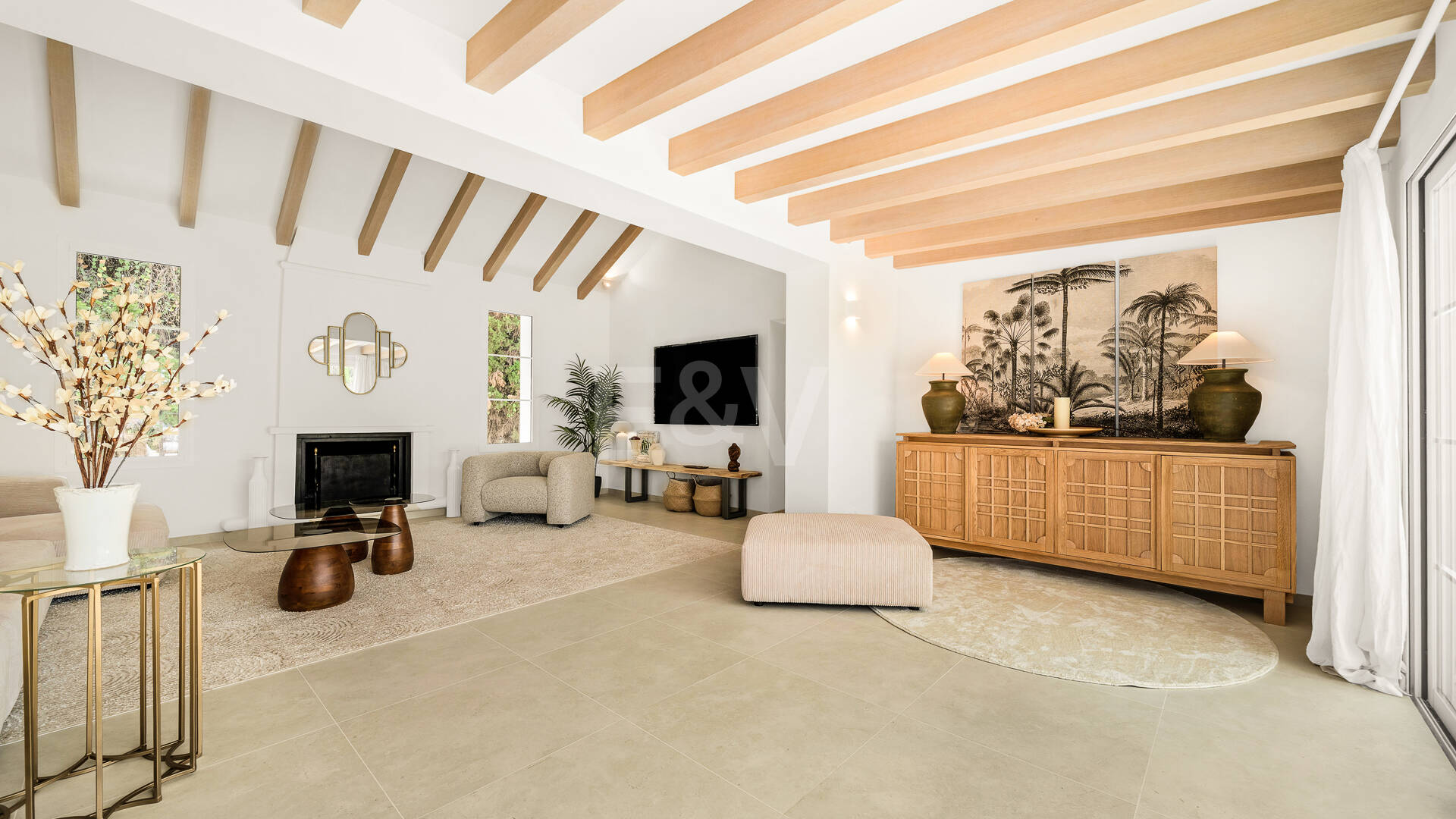 Elegant Fully Furnished One-Level Villa Steps from the Golf Club