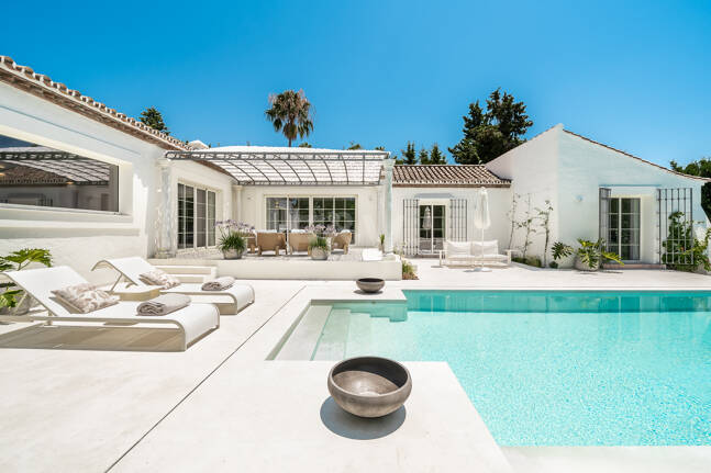 Elegant Fully Furnished One-Level Villa Steps from the Golf Club