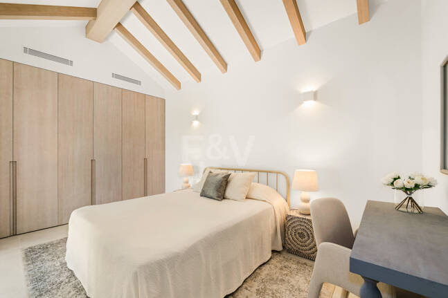 Elegant Fully Furnished One-Level Villa Steps from the Golf Club
