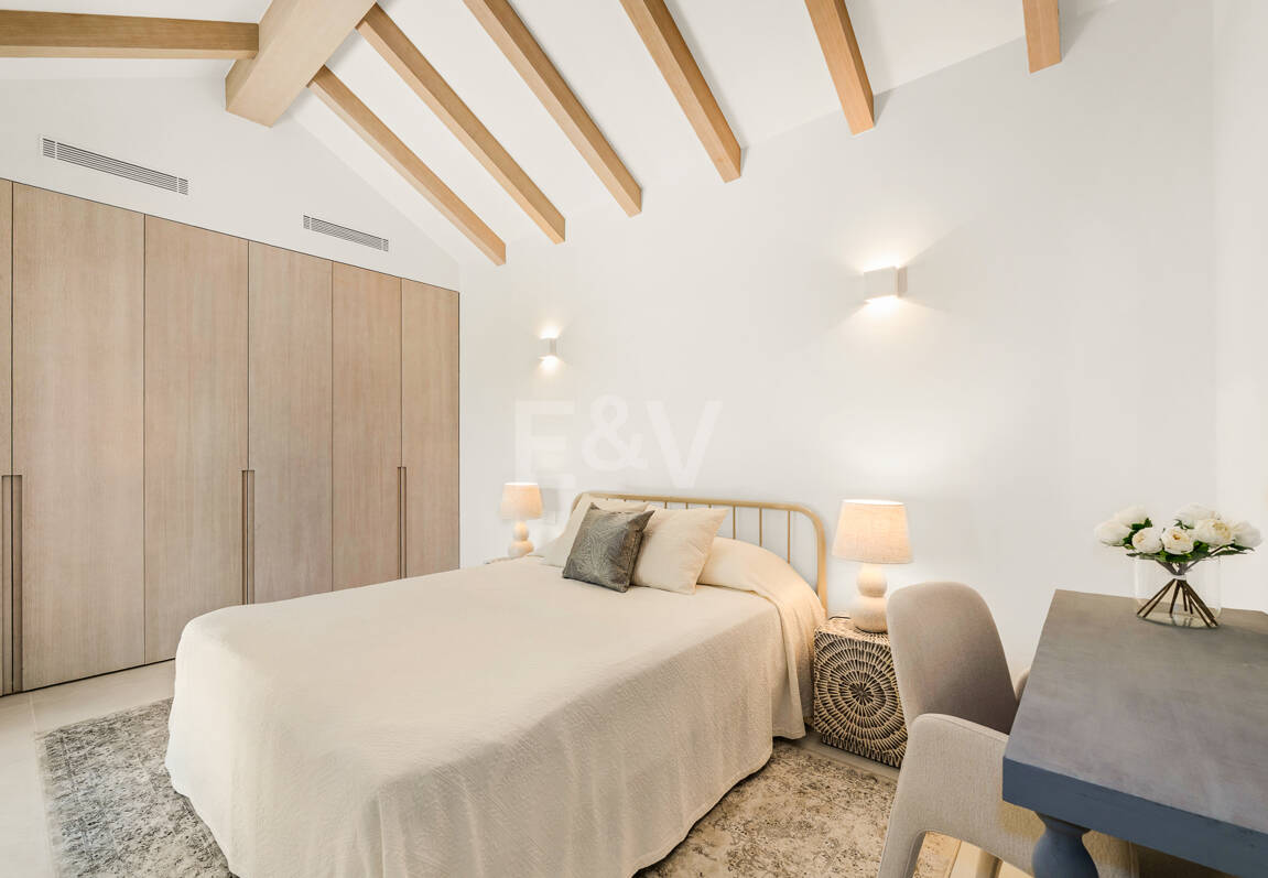 Elegant Fully Furnished One-Level Villa Steps from the Golf Club