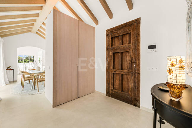 Elegant Fully Furnished One-Level Villa Steps from the Golf Club
