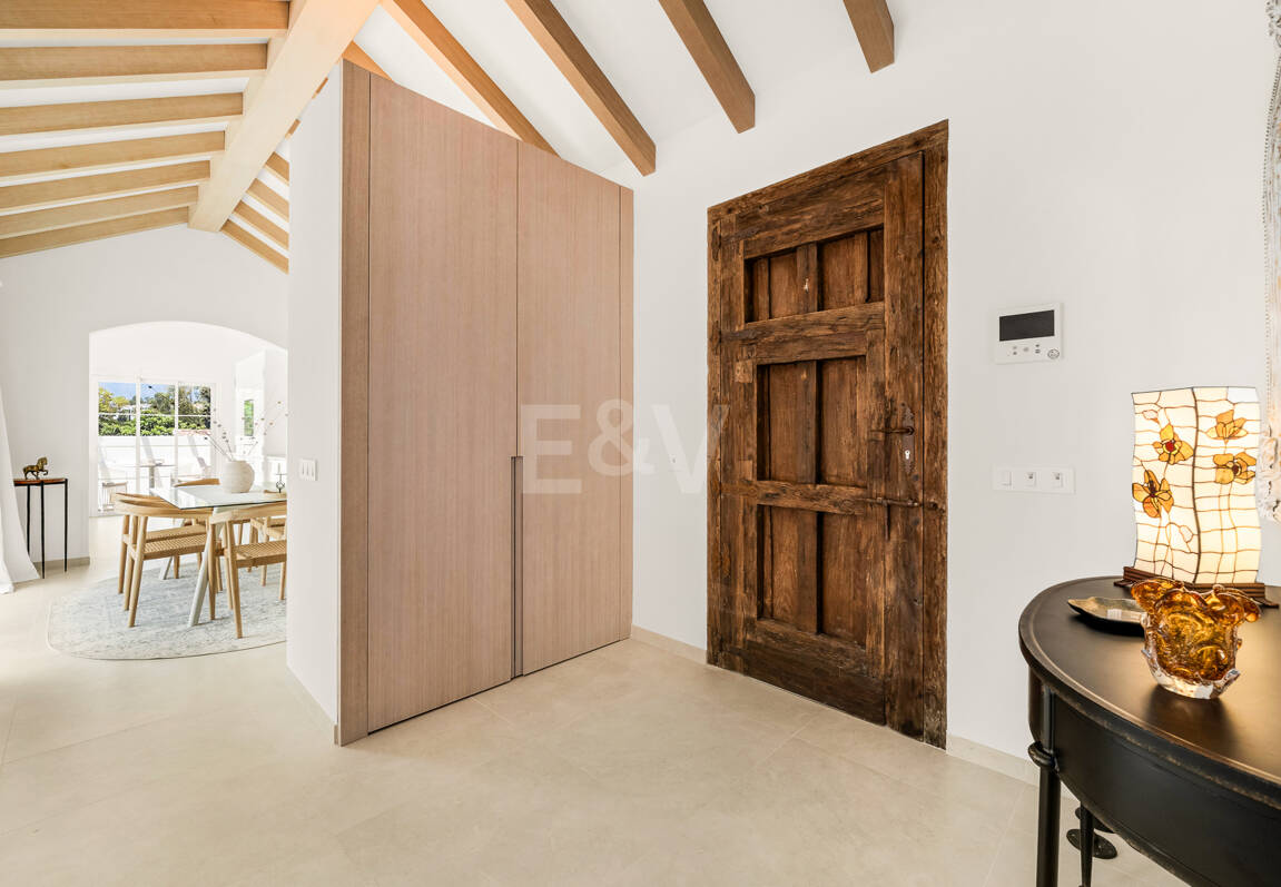 Elegant Fully Furnished One-Level Villa Steps from the Golf Club