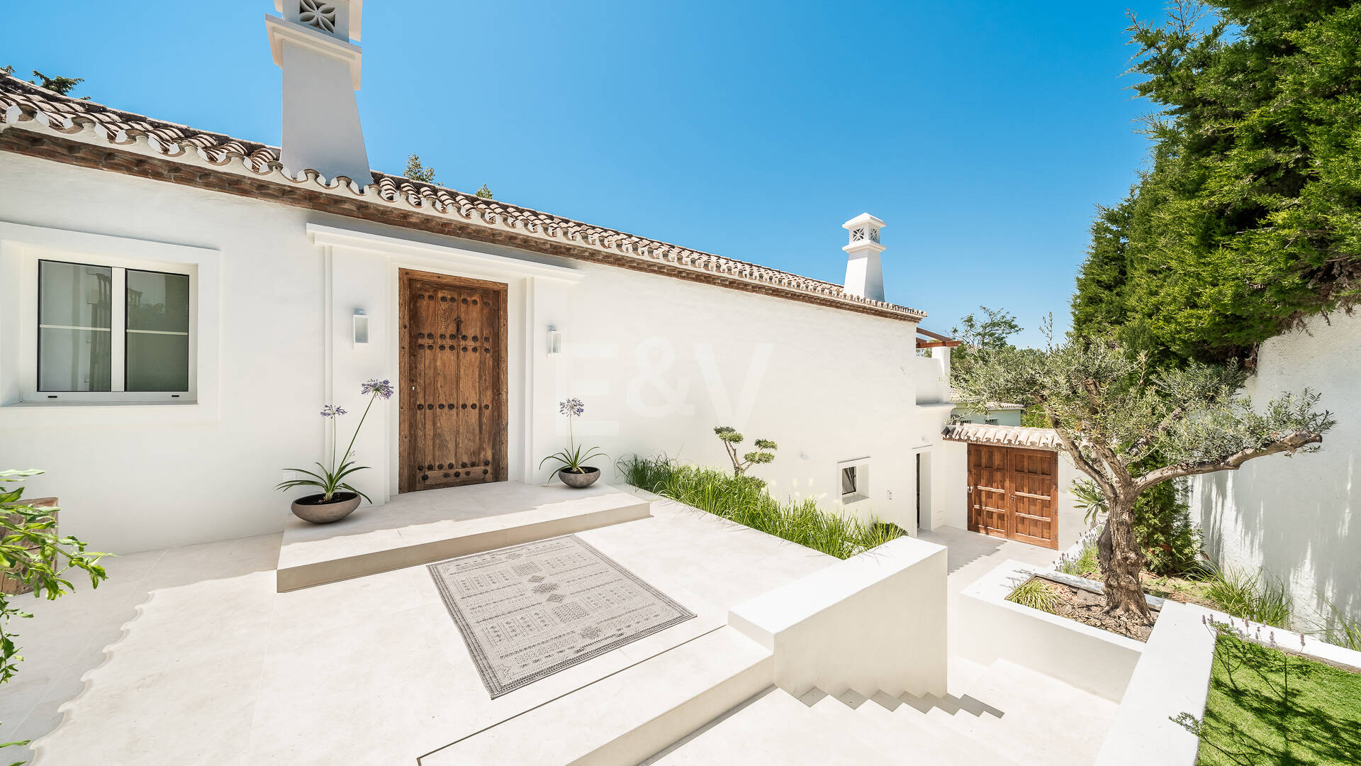 Elegant Fully Furnished One-Level Villa Steps from the Golf Club