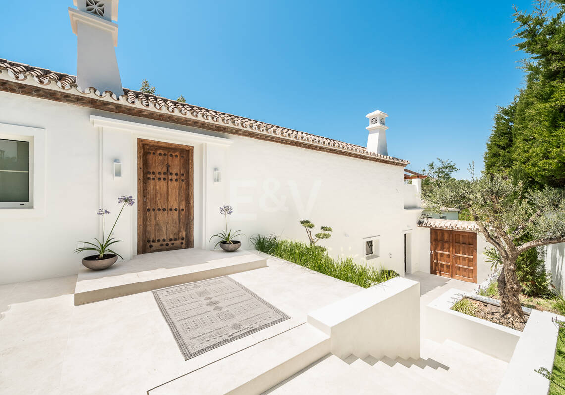 Exklusiver und voll möblierter Bungalow neben dem Golfclub Guadalmina