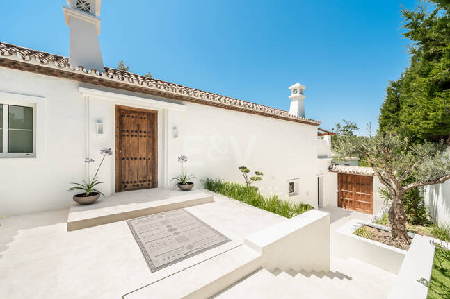 Elegant Fully Furnished One-Level Villa Steps from the Golf Club