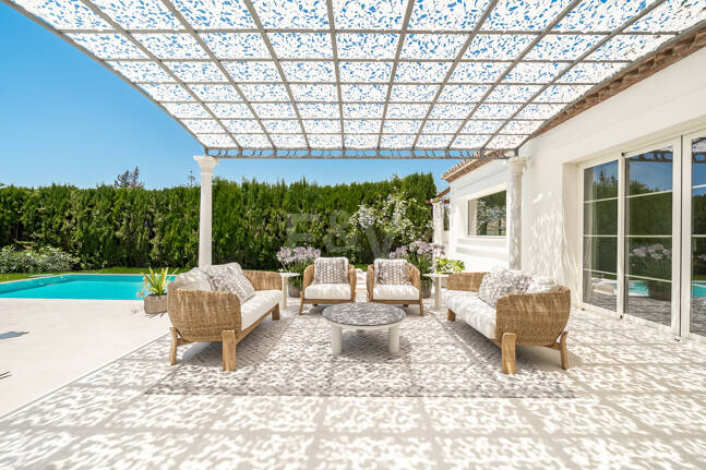 Elegant Fully Furnished One-Level Villa Steps from the Golf Club