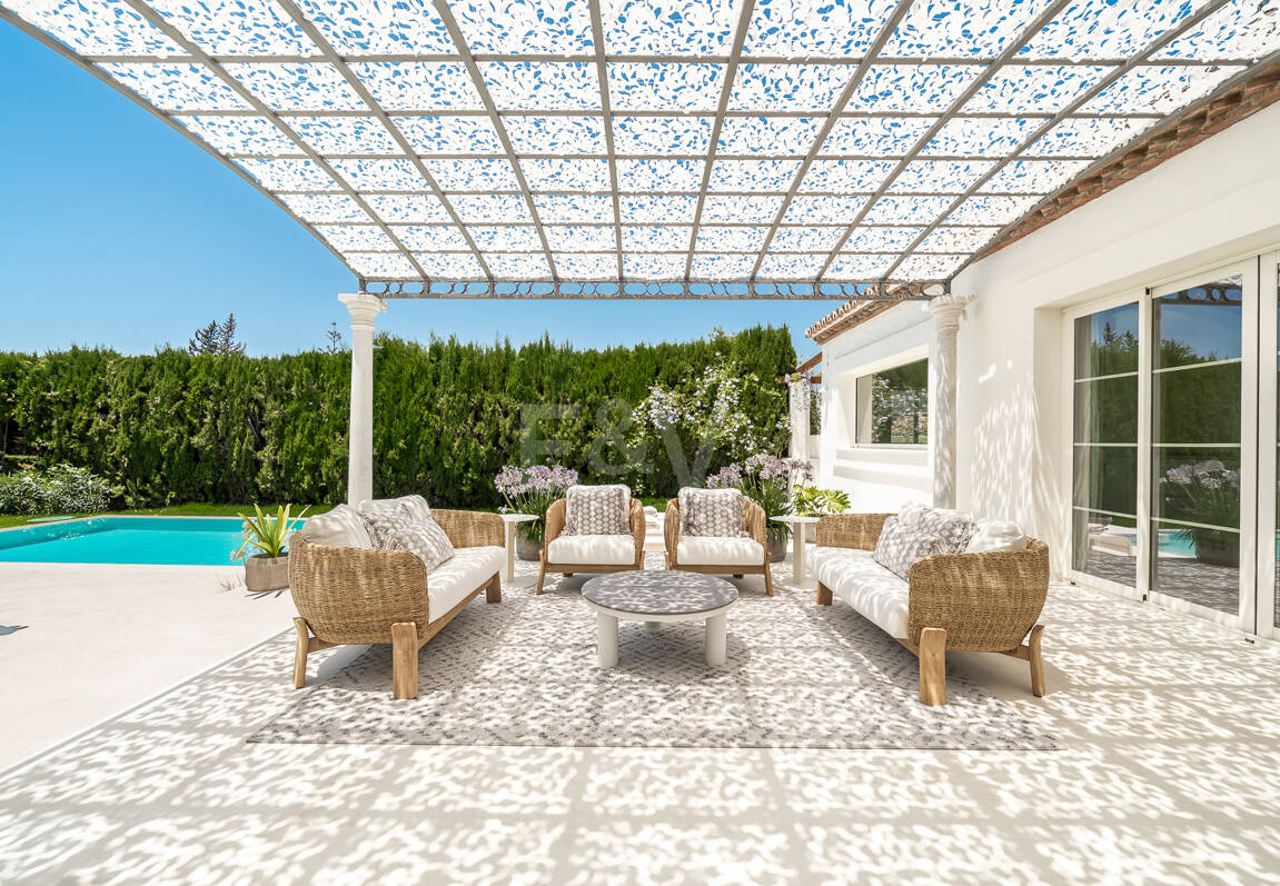 Elegant Fully Furnished One-Level Villa Steps from the Golf Club