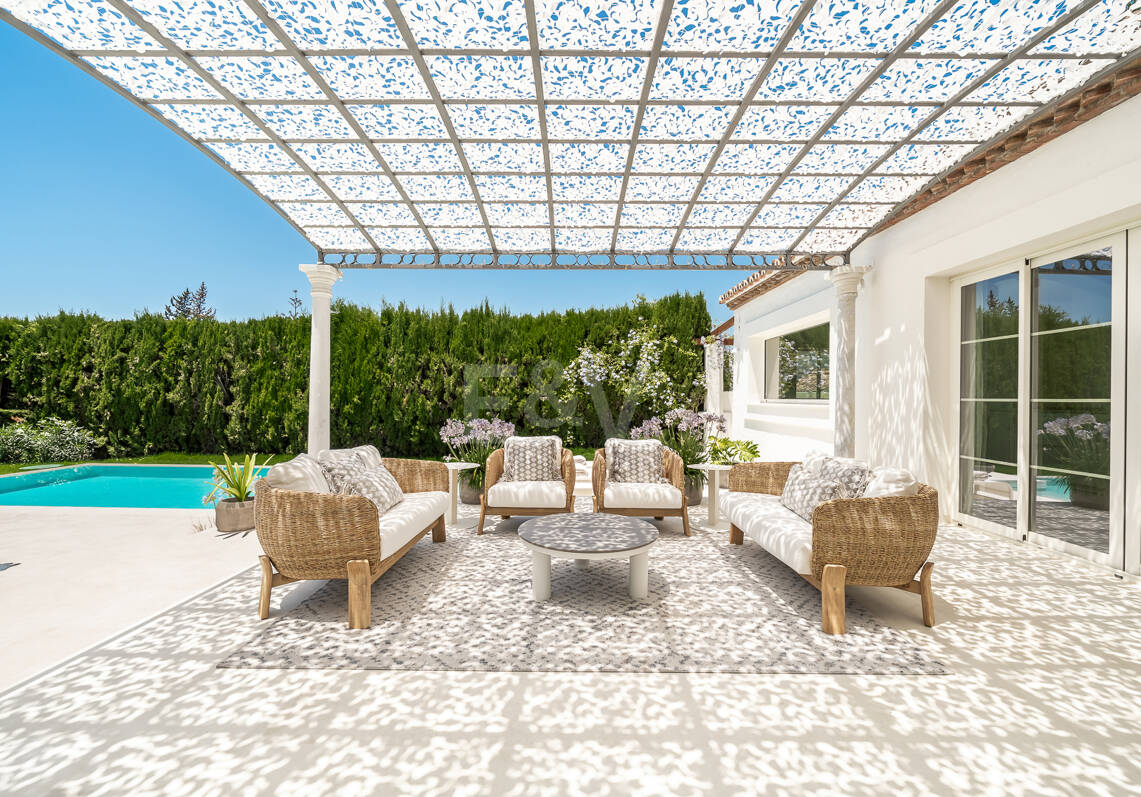 Exklusiver und voll möblierter Bungalow neben dem Golfclub Guadalmina