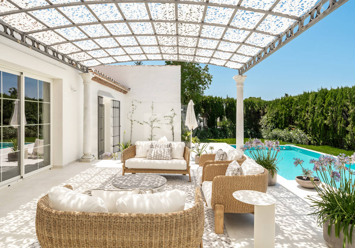 Exklusiver und voll möblierter Bungalow neben dem Golfclub Guadalmina