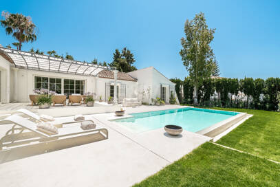 Elegant Fully Furnished One-Level Villa Steps from the Golf Club