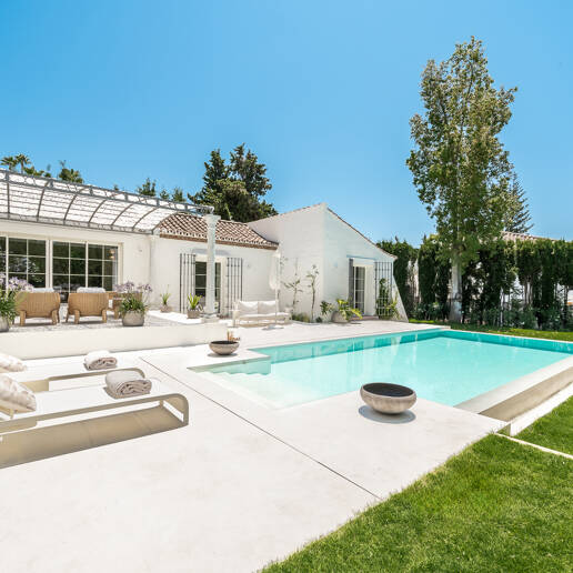 Elegant Fully Furnished One-Level Villa Steps from the Golf Club