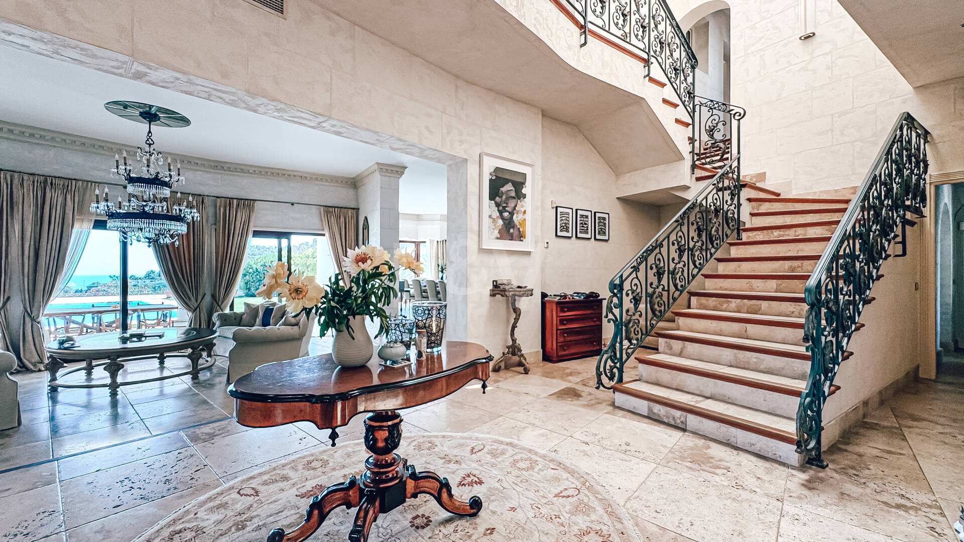 Villa elegante con vistas panorámicas al mar