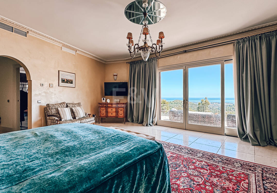 Villa elegante con vistas panorámicas al mar en La Zagaleta