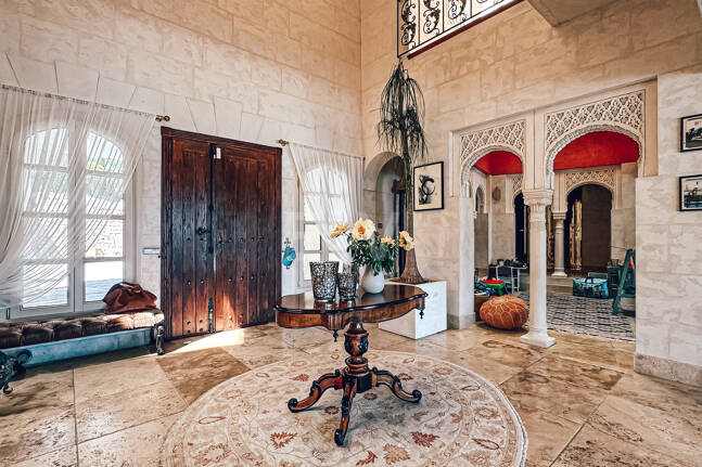 Villa elegante con vistas panorámicas al mar