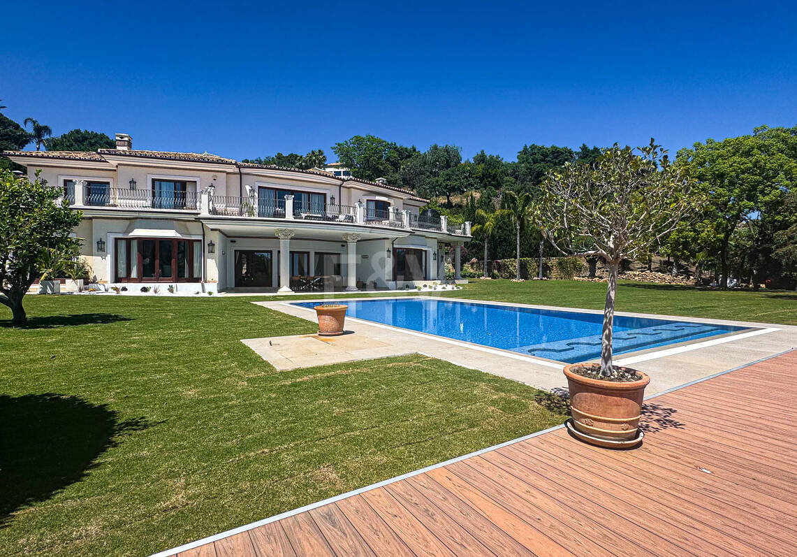 Villa elegante con vistas panorámicas al mar en La Zagaleta