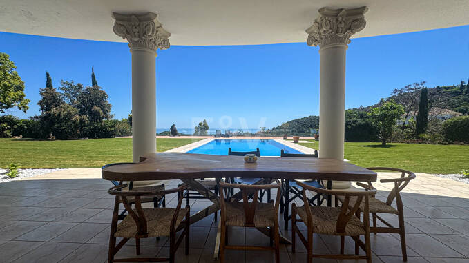 Villa elegante con vistas panorámicas al mar en La Zagaleta