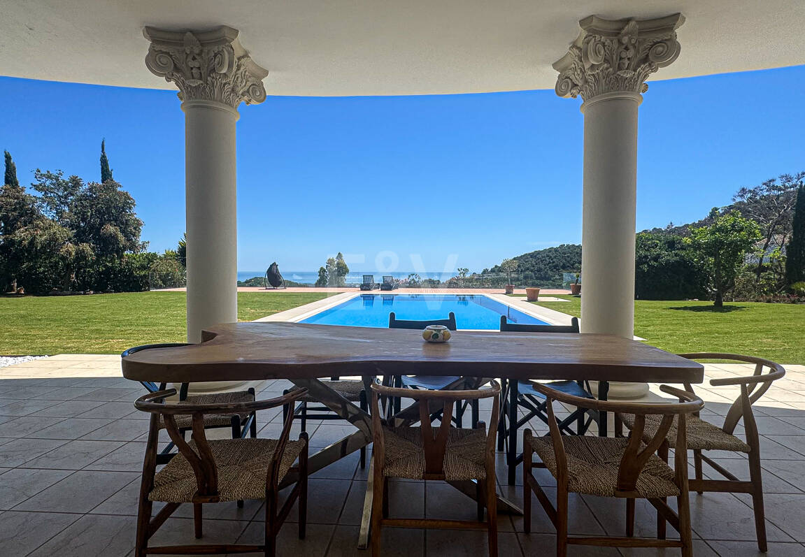 Villa elegante con vistas panorámicas al mar