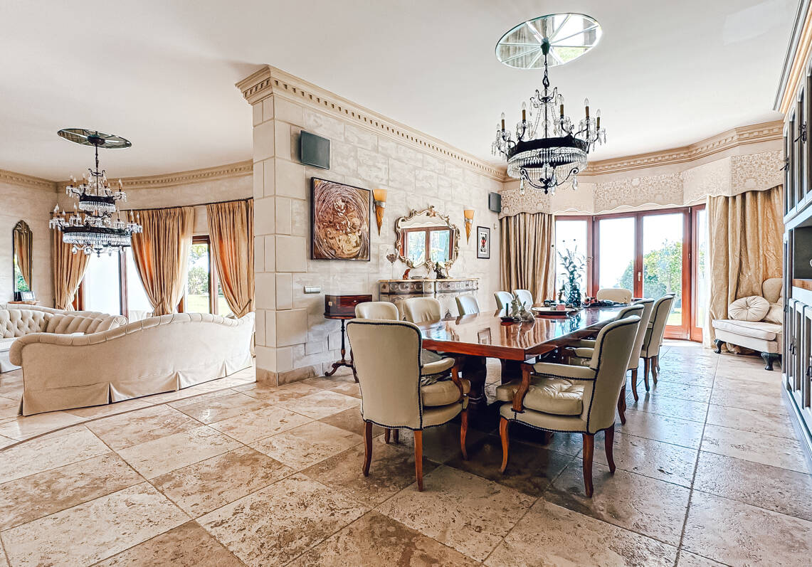 Villa elegante con vistas panorámicas al mar en La Zagaleta