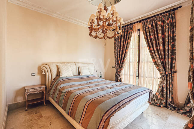 Villa elegante con vistas panorámicas al mar