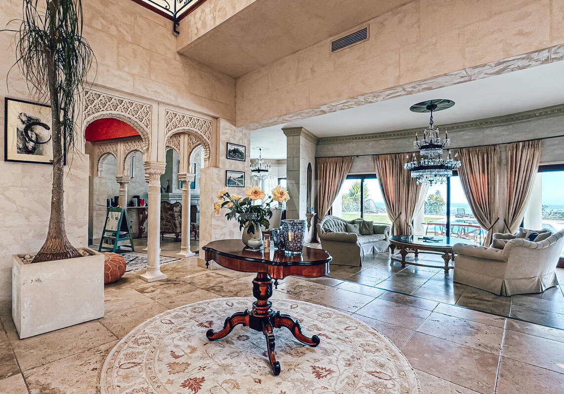 Villa elegante con vistas panorámicas al mar en La Zagaleta