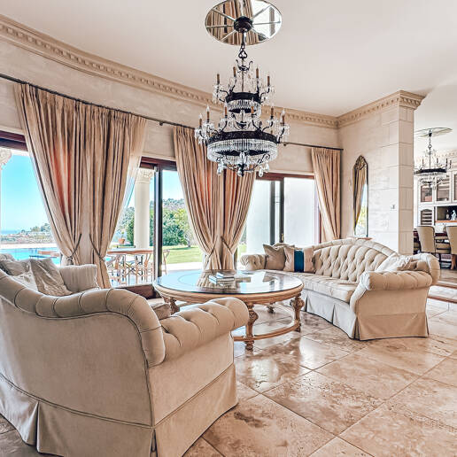 Villa elegante con vistas panorámicas al mar