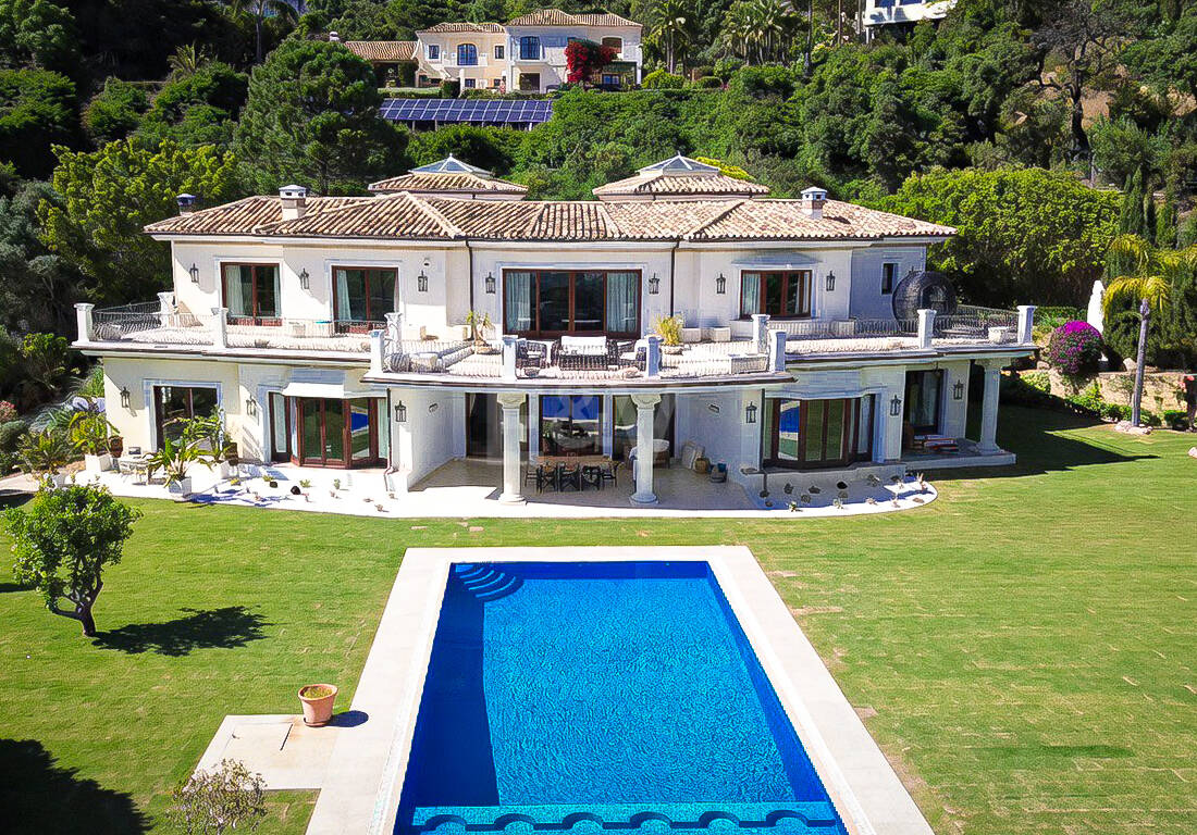 Villa elegante con vistas panorámicas al mar en La Zagaleta