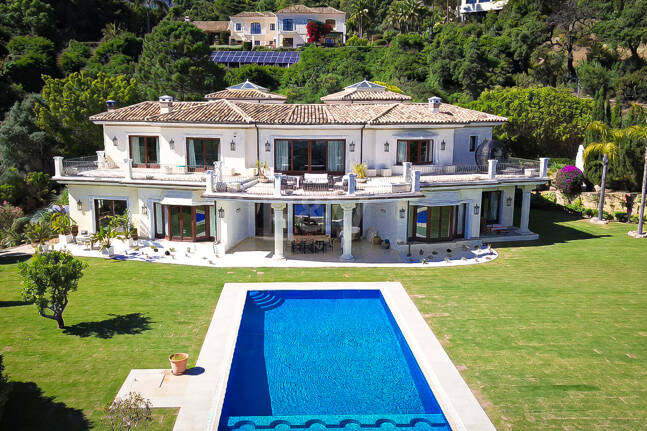 Villa elegante con vistas panorámicas al mar