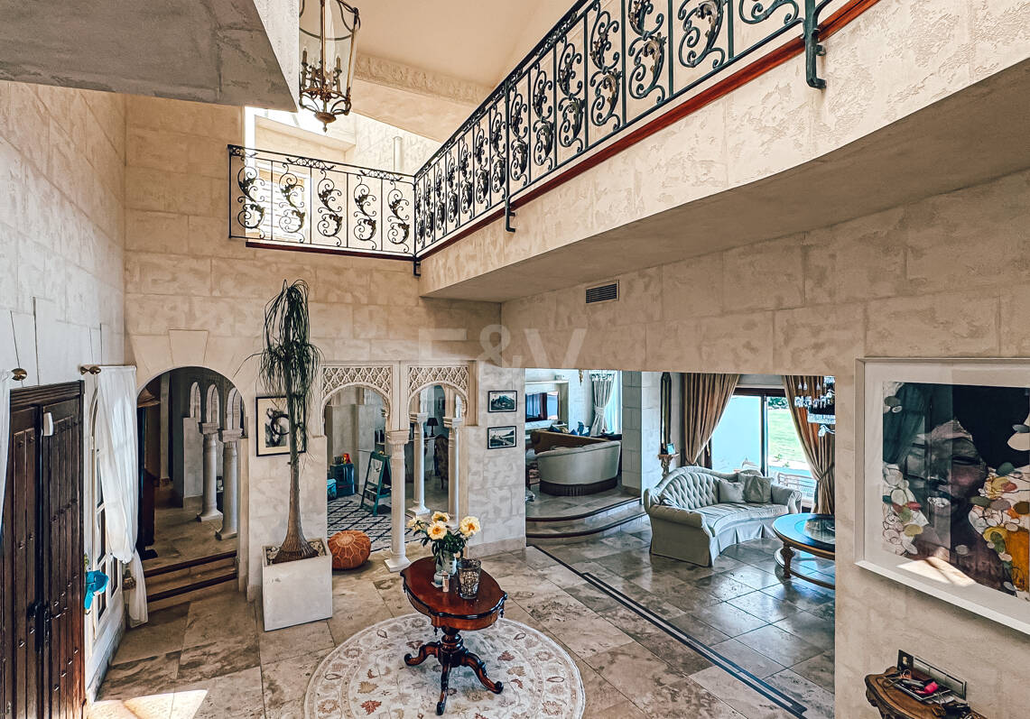 Villa elegante con vistas panorámicas al mar en La Zagaleta