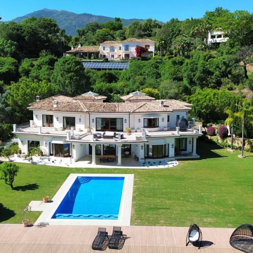 Villa elegante con vistas panorámicas al mar