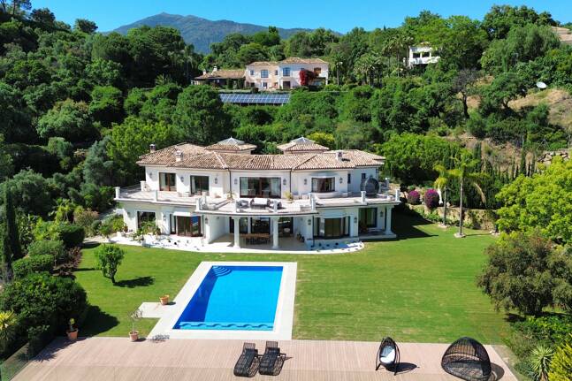 Villa elegante con vistas panorámicas al mar