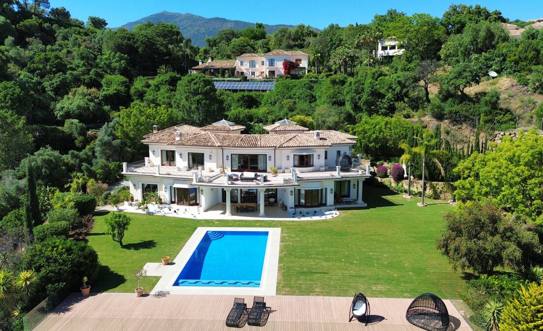 Villa elegante con vistas panorámicas al mar