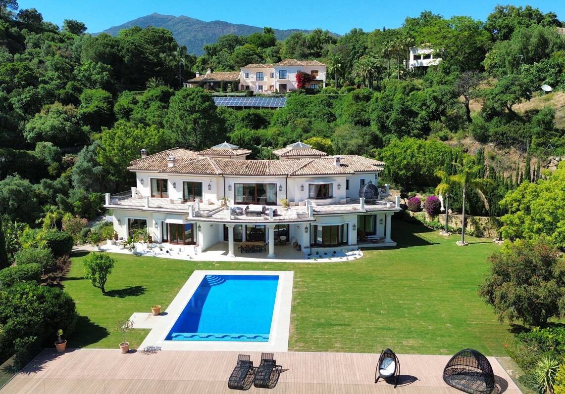 Villa elegante con vistas panorámicas al mar en La Zagaleta