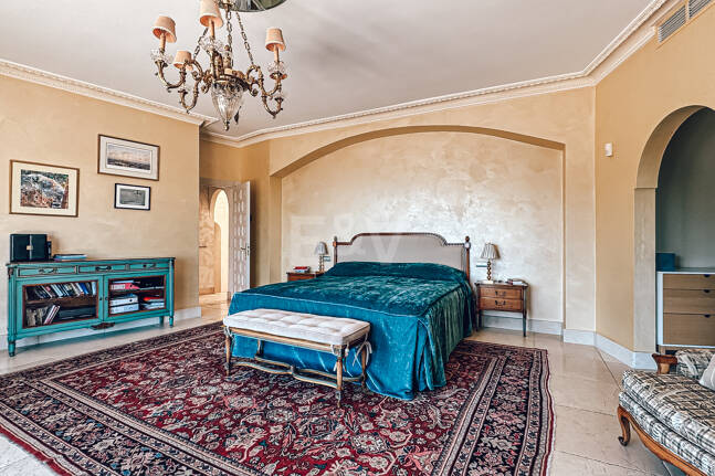 Villa elegante con vistas panorámicas al mar