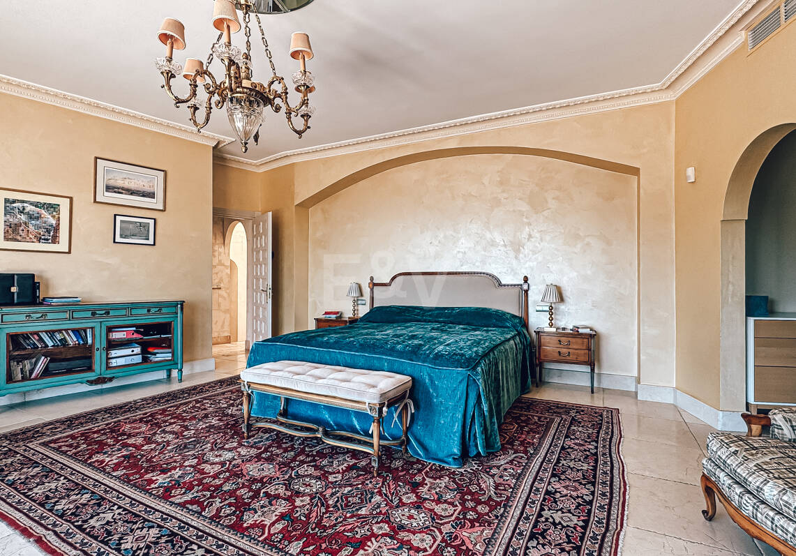 Villa elegante con vistas panorámicas al mar en La Zagaleta