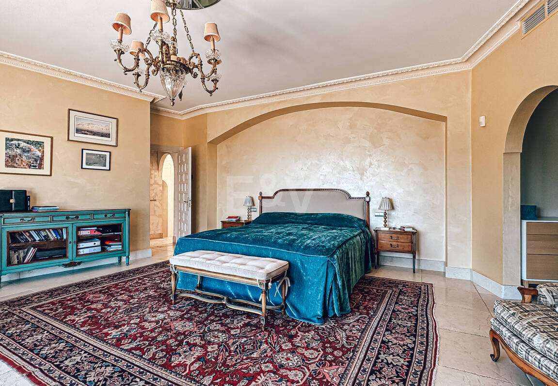 Villa elegante con vistas panorámicas al mar