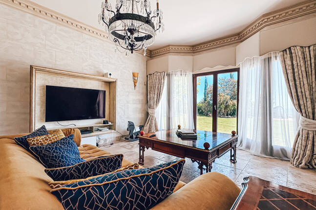 Villa elegante con vistas panorámicas al mar