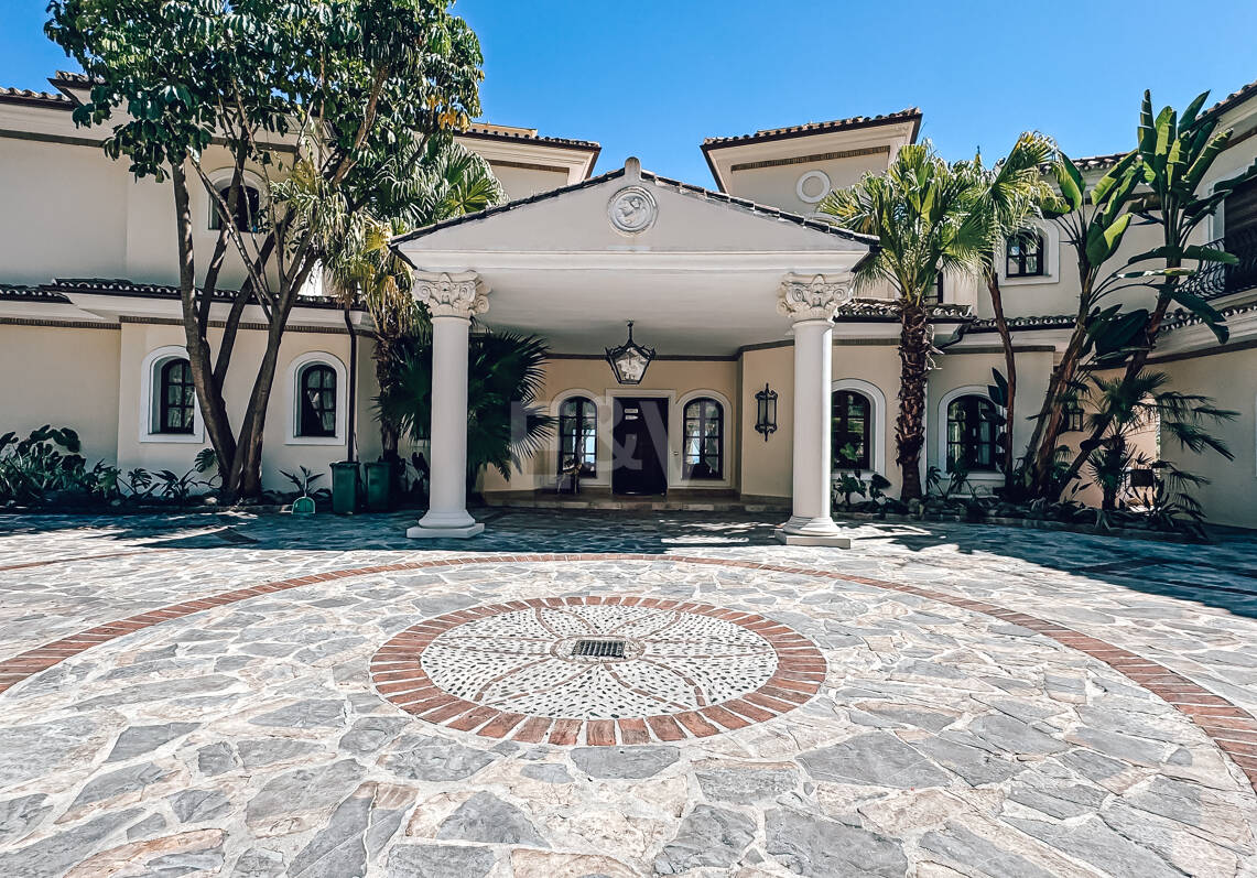 Villa elegante con vistas panorámicas al mar en La Zagaleta