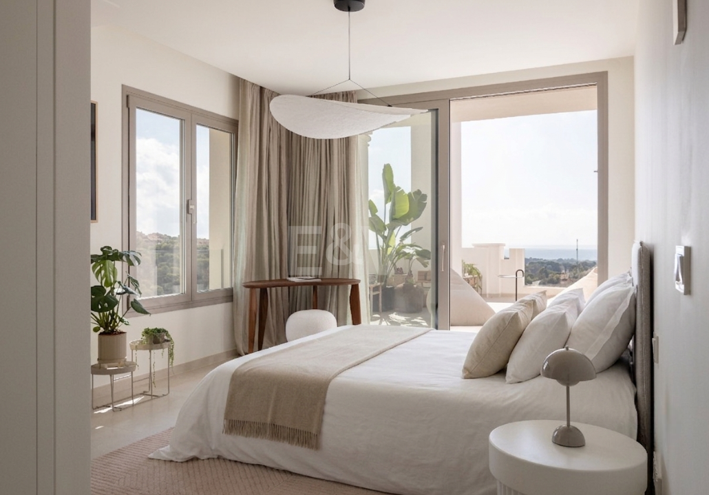 Ático Dúplex Esquina en Nueva Andalucía con vistas panorámicas al mar