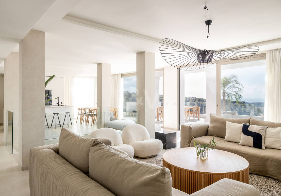 Ático Dúplex Esquina en Nueva Andalucía con vistas panorámicas al mar